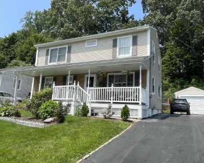 2 Bedroom 2BA 875 ft Furnished Apartment For Rent in West Haven, CT