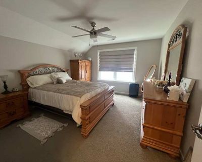 Private room with own bathroom in a Loft, Greensboro, NC 27455
