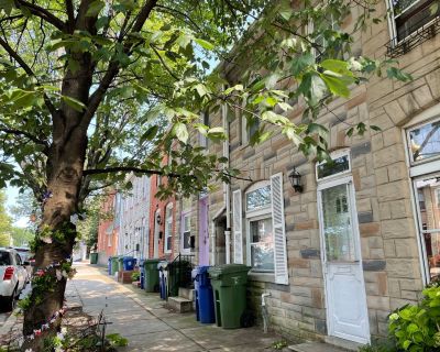 2 Bedroom 1BA 806 ft House For Rent in Baltimore, MD