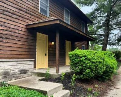 3 Bedroom 2.5BA 1496 ft Pet-Friendly Apartment For Rent in Bloomington, IN