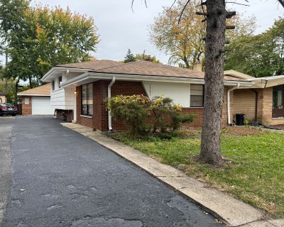 5 Bedroom 2BA 1400 ft Apartment For Rent in Dolton, IL