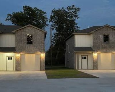 2 Bedroom 2.5BA 906 ft Pet-Friendly Apartment For Rent in West Orange, TX