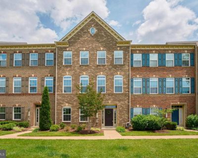 4 Bedroom 3BA 2879 ft Townhouse For Sale in Gainesville, VA