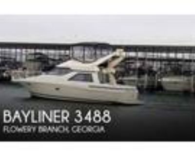 34 foot Bayliner 3488 Avanti Command Bridge