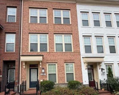 321 HENDRIX Avenue. image_url. In unit laundry Patio / balcony Hardwood floors Dishwasher Garage Stainless steel Unit Amenities carpet dishwasher fireplace furnished garbage disposal hardwood floors in unit laundry microwave oven patio / balcony range refrigerator walk in closets stainless steel Property Amenities on-site laundry parking garage hot tub. 4 Bedroom. 5 Bathroom. 2060 ft . Furnished