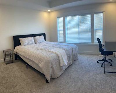 Private room with own bathroom in a House, Idaho Falls, ID 83404