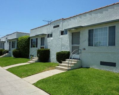 1 Bedroom 1BA 480 ft Townhouse For Rent in Santa Monica, CA