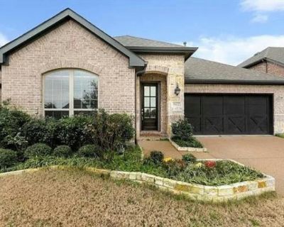 4 Bedroom 3BA 2249 ft Single Family Home For Sale in Lewisville, TX
