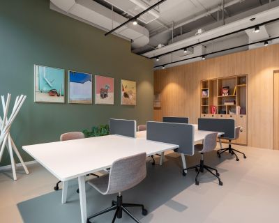 Work, meet and collaborate in a shared office space in Spaces Foxtown
