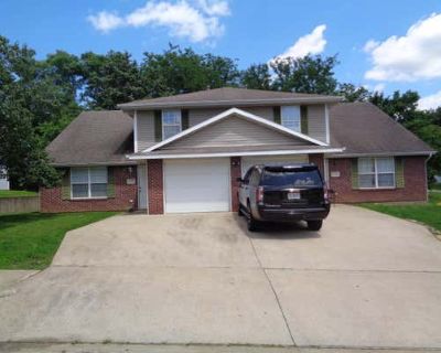 3057 ft Duplex For Sale in COLUMBIA, MO