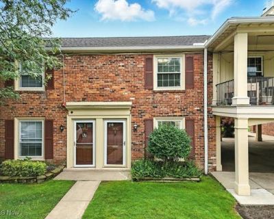 2 Bedroom 2BA 1152 ft Condominium For Sale in LYNDHURST, OH