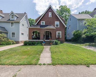 4 Bedroom 2BA 1214 ft Single Family Home For Sale in CLEVELAND HEIGHTS, OH