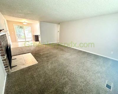 3 Bedroom 1BA 988 ft Apartment For Rent in Clackamas County, OR