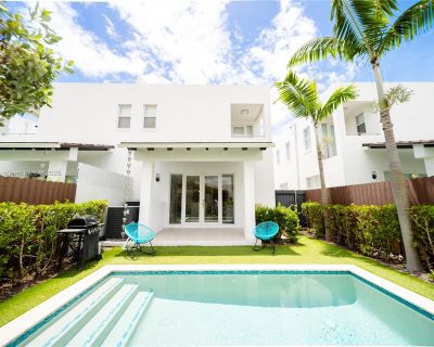 4 Bedroom 3BA 2948 ft Furnished Townhouse For Rent in Miami, FL