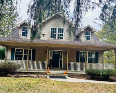 3 Bedroom 2.5BA 1450 ft Apartment For Rent in Saylorsburg, PA