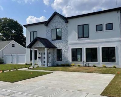 297 Lockwood Avenue. image_url. Parking Recently renovated Stainless steel Walk in closets Unit Amenities walk in closets recently renovated stainless steel Property Amenities parking. 5 Bedroom. 3.5 Bathroom. 3025 ft