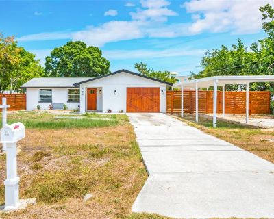 2 Bedroom 2BA 913 ft Single Family House For Sale in Nokomis, FL