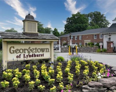 1 Bedroom 1BA Condo For Sale in Lyndhurst, OH