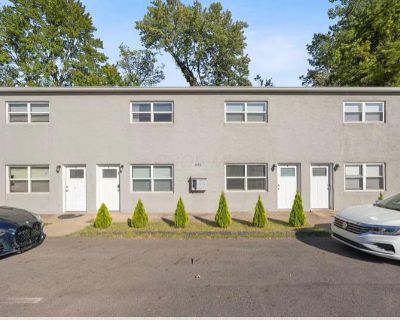 2 Bedroom 1BA 1100 ft Apartment For Rent in Columbus, OH