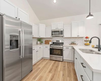 3 Bedroom 2BA 1470 ft Pet-Friendly Single-family home For Rent in Goddard, KS