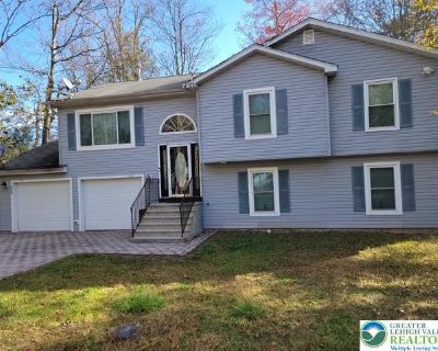 4 Bedroom 1BA 3275 ft Single Family House For Sale in Pocono Summit, PA