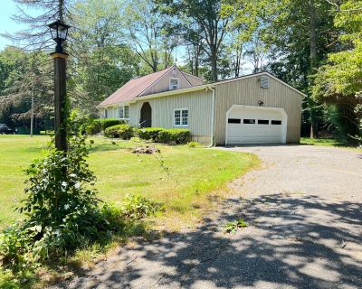 3 Bedroom 2BA 1757 ft House For Rent in Fairfield, CT