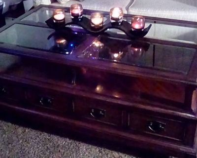 Beautifull Hardwood & Glass coffee table