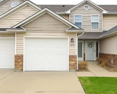 2 Bedroom 2.5BA 1417 ft Pet-Friendly Apartment For Rent in Spring Hill, KS