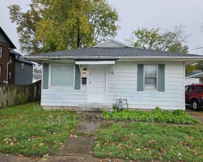 3 Bedroom 1BA 915 ft Pet-Friendly Apartment For Rent in Evansville, IN