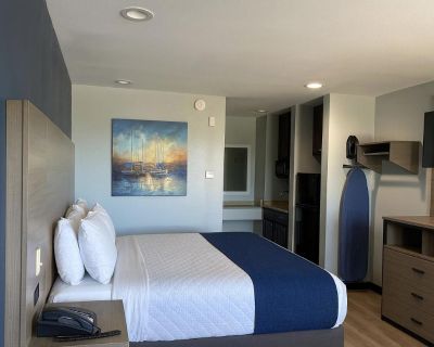 Move into a newly-renovated Apartment today! Comfortable and high-quality, this is the perfect place to call home. The kitchen comes equipped with a fridge, sink, oven, stovetop, as well as upgraded appliances, making it the perfect spot to whip up a meal or two.The neighbourhood is near highways, and you wont be far from all Bridge City has to offer.. 14 Bedroom. 15 Bathroom