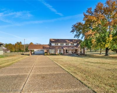 3 Bedroom 2BA 2864 ft Single Family House For Sale in Fort Smith, AR