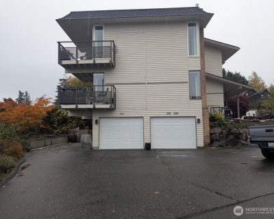 549 Elm Way. Available Now! Fully remodeled ground floor 1-bed unit in the Edmonds Bowl! Luxury meets convenience. All brand new: Kitchen cabinets and counter tops, appliances, luxury vinyl plank flooring, interior paint, etc. Water Garbage included in rental rate. 1 Pet OK with addit'l $500 deposit. Must be under 40 lbs. Tenant responsible for all other utilities.. 1 Bedroom. 1 Bathroom. 900 ft