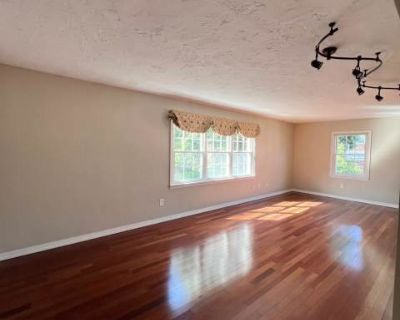 2 Bedroom 1.5BA 900 ft Pet-Friendly Apartment For Rent in Shaker Heights, OH