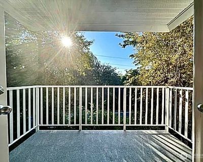 2 Bedroom 2BA 1105 ft Apartment For Rent in Bellevue, WA