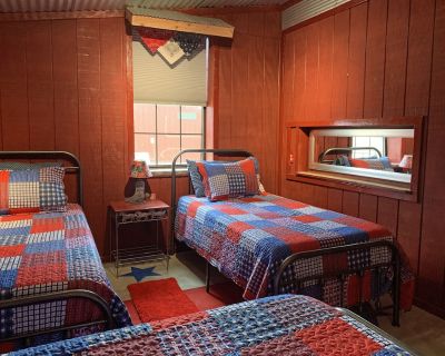 2 beds 2 bath cabin vacation rental in Cache, OK