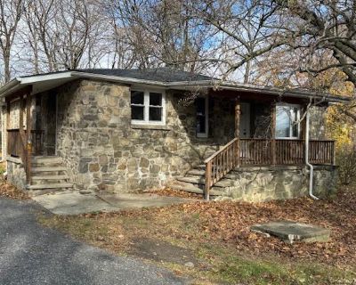 3 Bedroom 2BA 1370 ft Apartment For Rent in New Windsor, NY