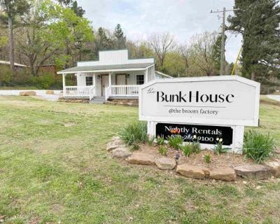 4 Bedroom 4BA 2100 ft Furnished Single Family Home For Sale in MOUNTAIN VIEW, AR