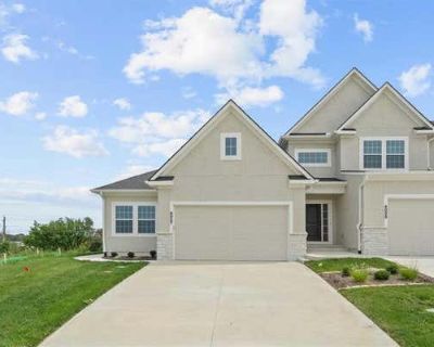 3 Bedroom 3BA 2278 ft Townhouse For Sale in LEE'S SUMMIT, MO