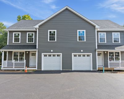 3 Bedroom 2BA 1600 ft Condo For Sale in Thompson, CT