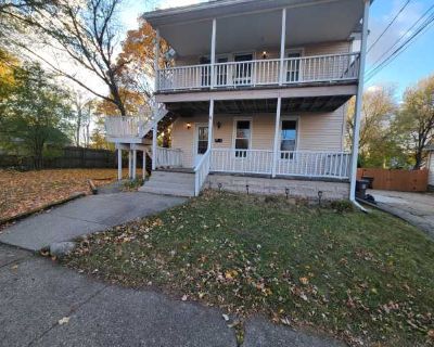 2 Bedroom 1BA 900 ft Pet-Friendly Apartment For Rent in Jackson, MI