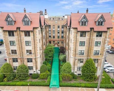 3 Bedroom 3BA 2800 ft Condominium For Sale in PITTSBURGH, PA