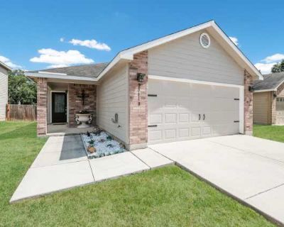 3 Bedroom 2BA 1216 ft Pet-Friendly Apartment For Rent in Bexar County, TX