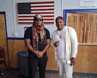 Budget: $1,200 per month. Ready to move: now. Looking for myself. I think I d be a great housemate because I keep a structured and low-maintenance lifestyle. I work long hours Monday through Friday (typically 4am 6pm), and after work I usually head straight to the gym, so I m not home much during the week. On weekends, I like to spend time with family or head into the city, which means I m ofte...