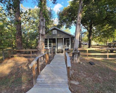 511 S Roosevelt Avenue. Property for Rent in Cleveland, TX for $1,700 with 3 bedrooms and 1 full bath. This 960 square foot property was built in 1960 on a lot size of 0.1722.. This quaint, country style 3 bedroom 1 bath home is ready for immediate move-in. Located within walking distance to schools, close to shopping and restaurants, you're mere minutes from just about everything. This home ha...
