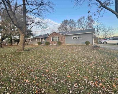 3 Bedroom 2BA 1560 ft Single Family House For Sale in Muncie, IN
