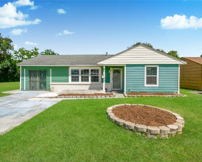 3 Bedroom 1BA 1284 ft Single Family House For Sale in Baytown, TX