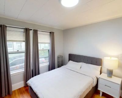 #1593A : Somerville - B (Has an Apartment). Room in the 1 Bedroom 1BA Apartment For Rent