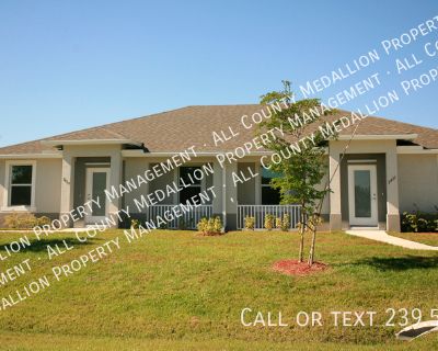 3 Bedroom 2BA 1256 ft Pet-Friendly Condo For Rent in Fort Myers, FL
