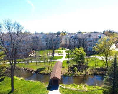 3 Bedroom 2BA 1542 ft Pet-Friendly Apartment For Rent in Hartland, WI