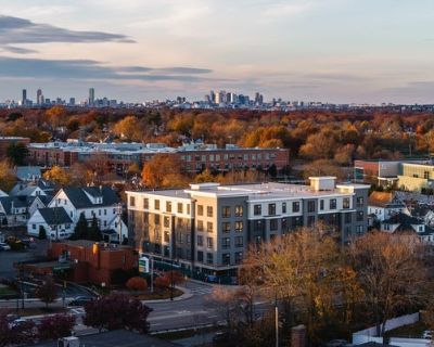 2 Bedroom 1BA 922 ft Condominium For Sale in QUINCY, MA